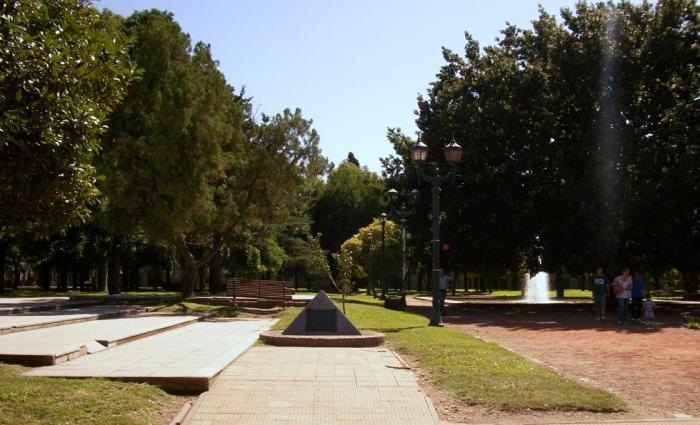 Plaza 9 De Julio Pergamino 1731