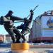 Скульптурная композиция «Хоккеисты» в городе Салехард