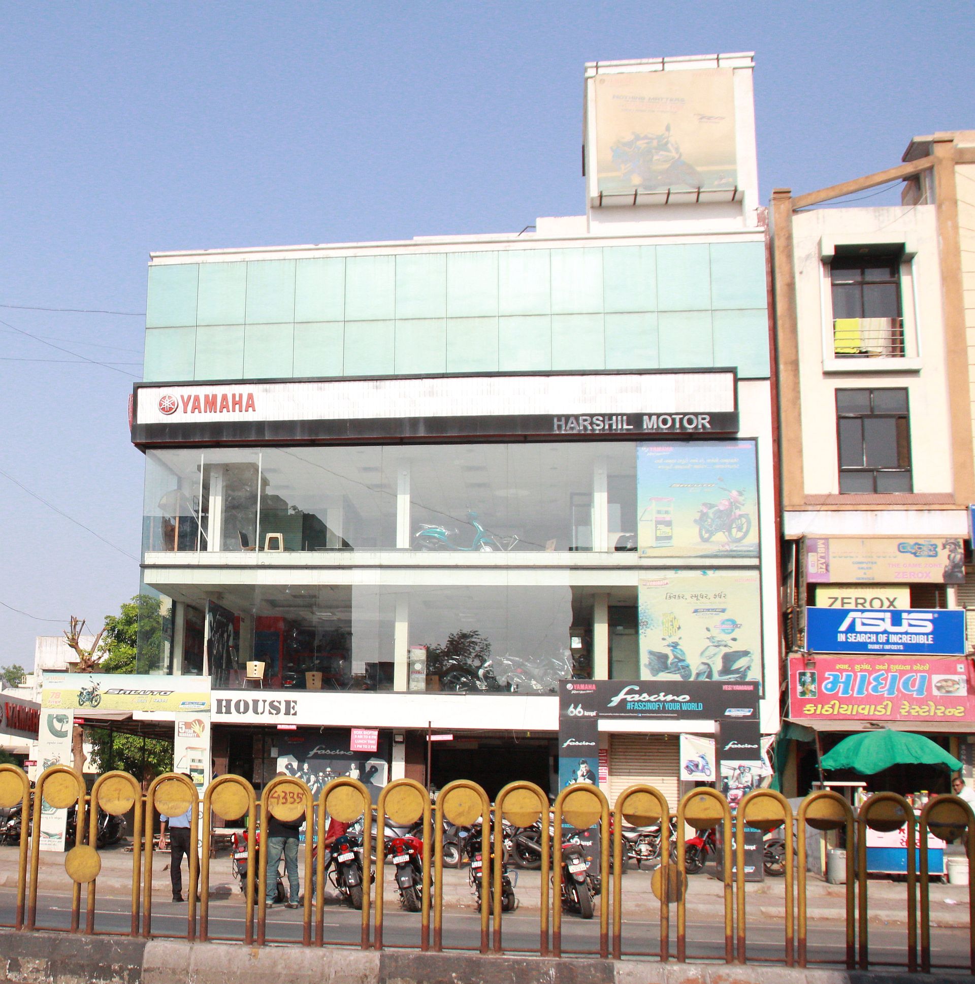 B & B House - Vadodara