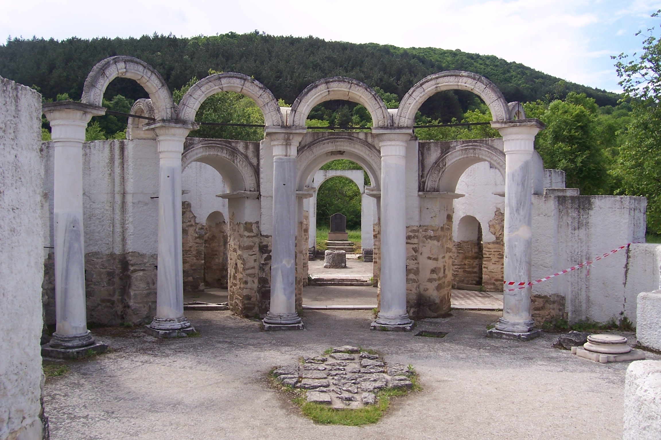 Кръглата (Златната) църква