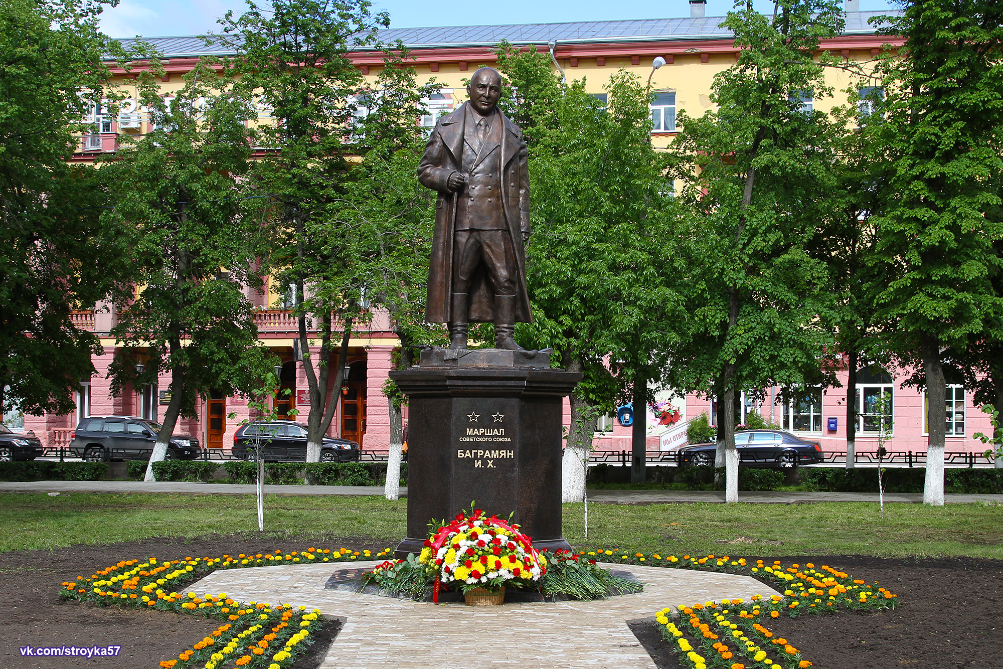Памятник Баграмяну в Орле