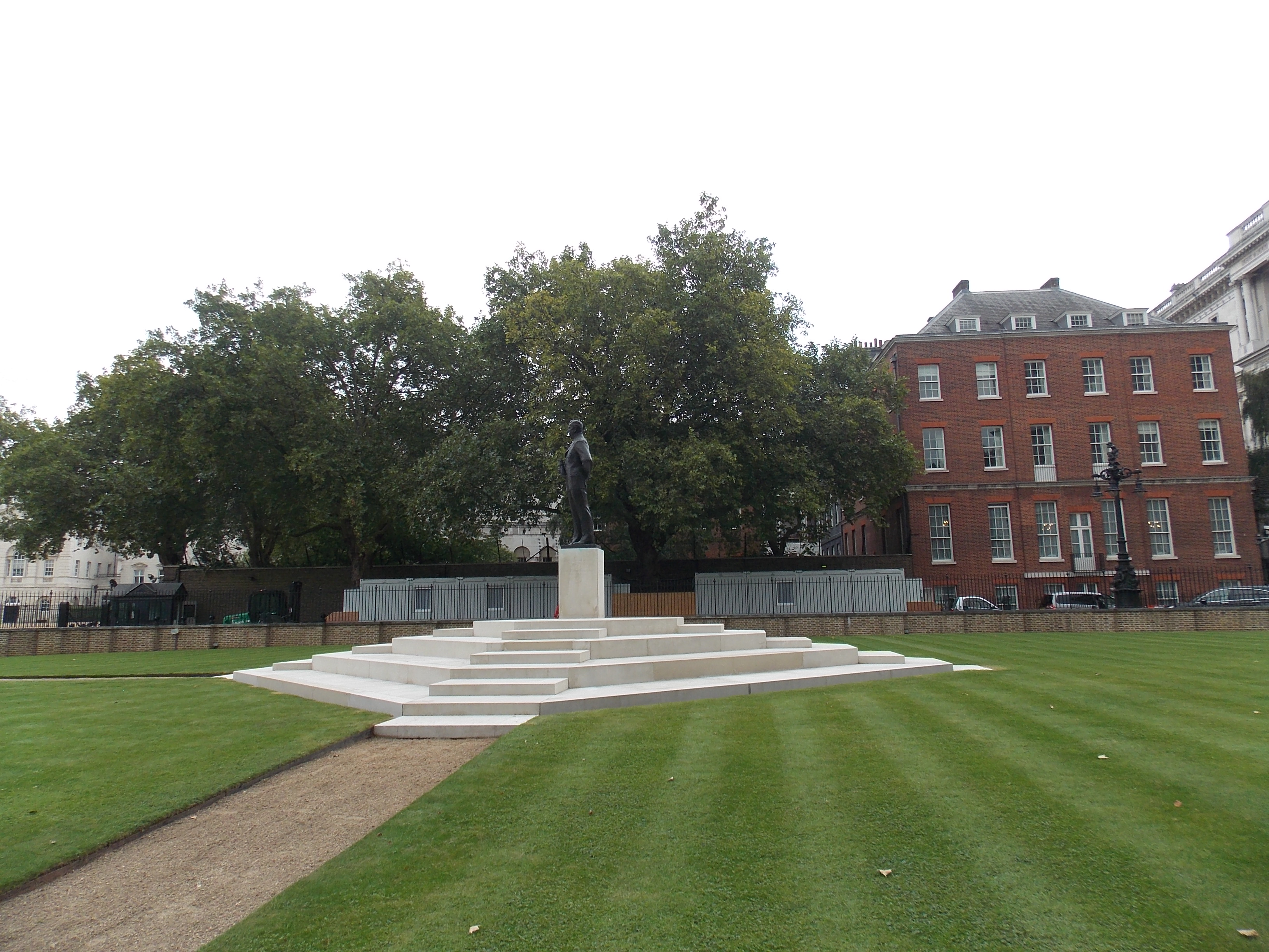 Statue of Louis Mountbatten, 1st Earl Mountbatten of Burma London