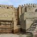 Крепостные стены Бухары в городе Бухара