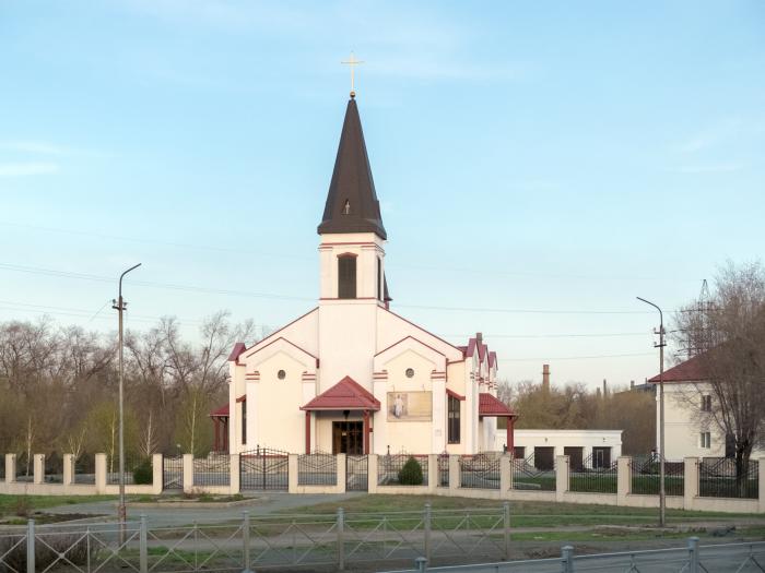 Католическая церковь во имя Матери Божией Неустанной Помощи - Орск