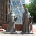 Скульптуры патриархов Алексия II и Кирилла в городе Москва