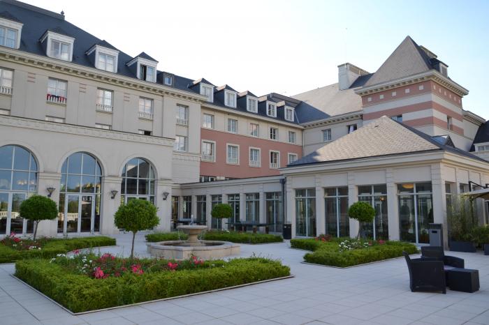 Dream Castle Hotel Marne La Vallee, Magny-le-Hongre – Updated 2023