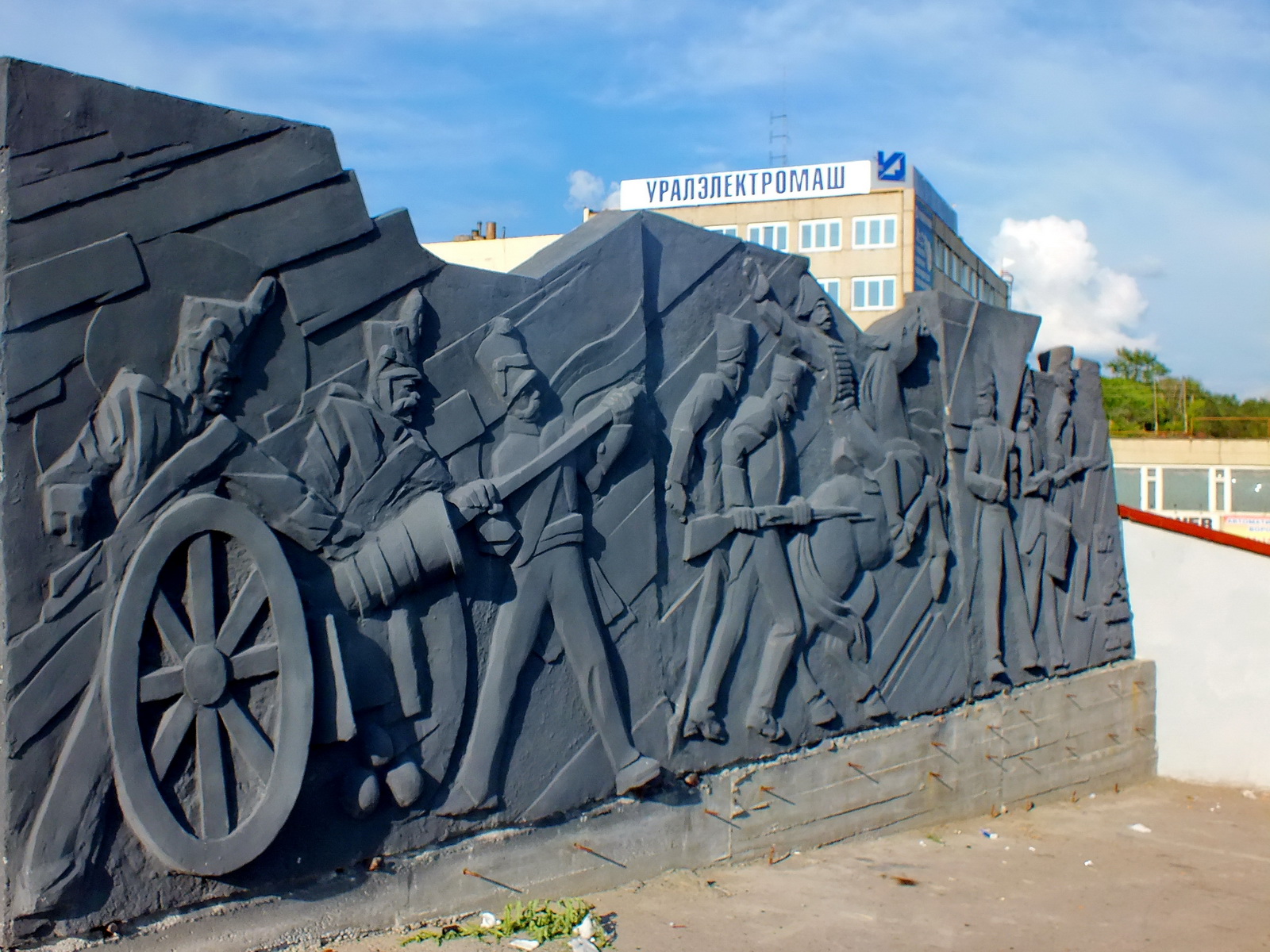 Памятник пушка Каменск-Уральский