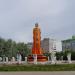 Цветник с памятной стелой в честь бойцов 1-й ударной армии в городе Сергиев Посад