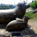 Скульптура нерпы с детенышем в городе Иркутск