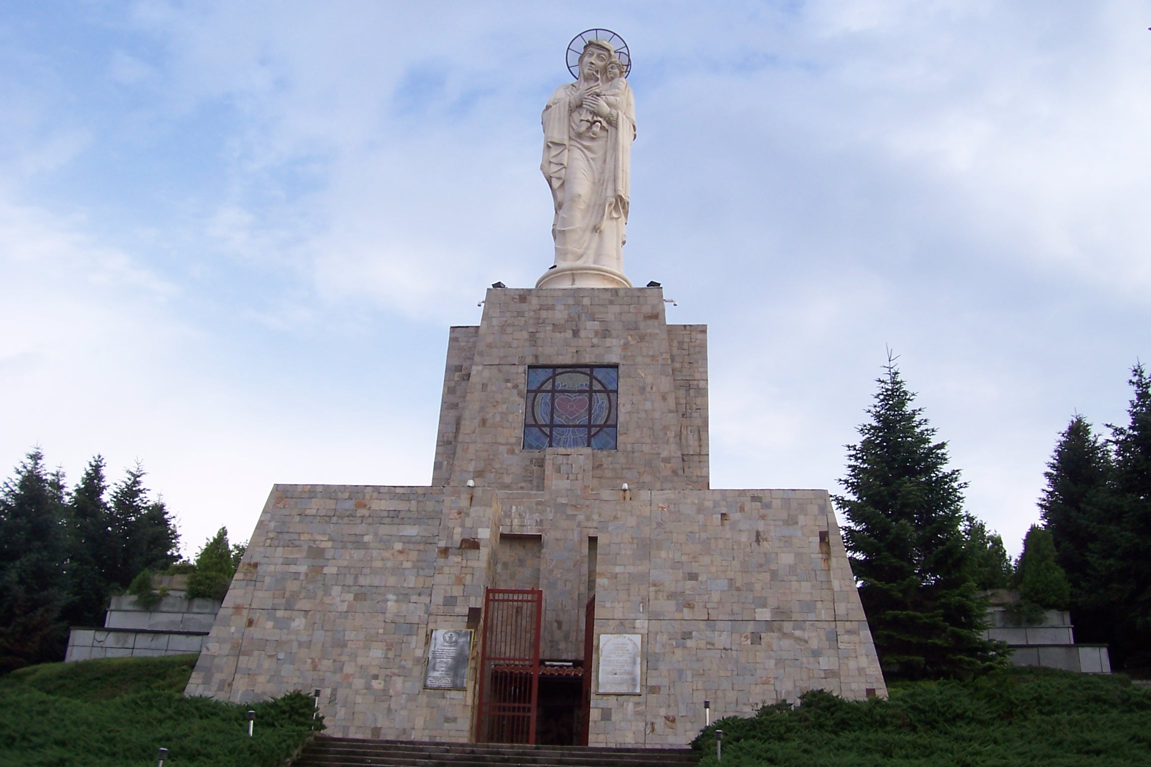 Spomenik "Presveta Bogorodica" - Хасково