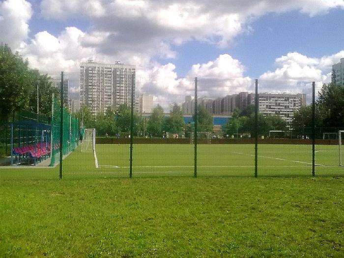 Футбольное поле в Братеевском каскадном парке