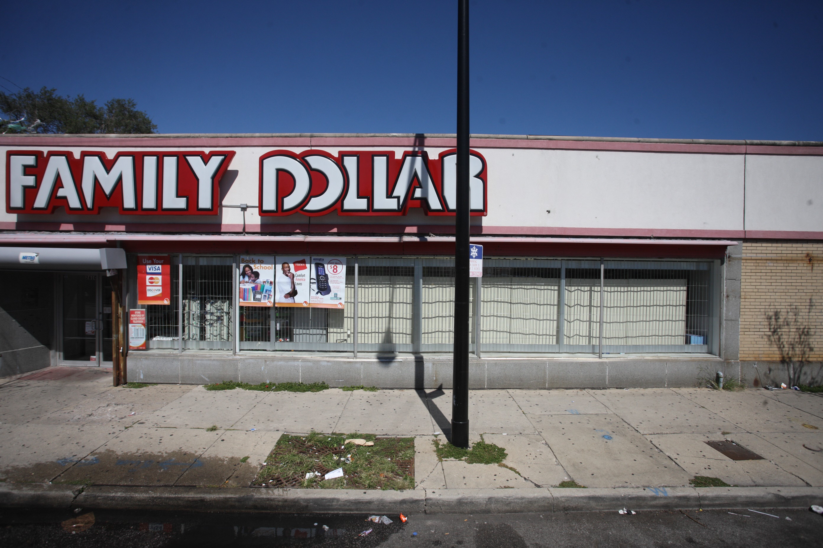 Family Dollar Day Street 48 - 8u2s9ti