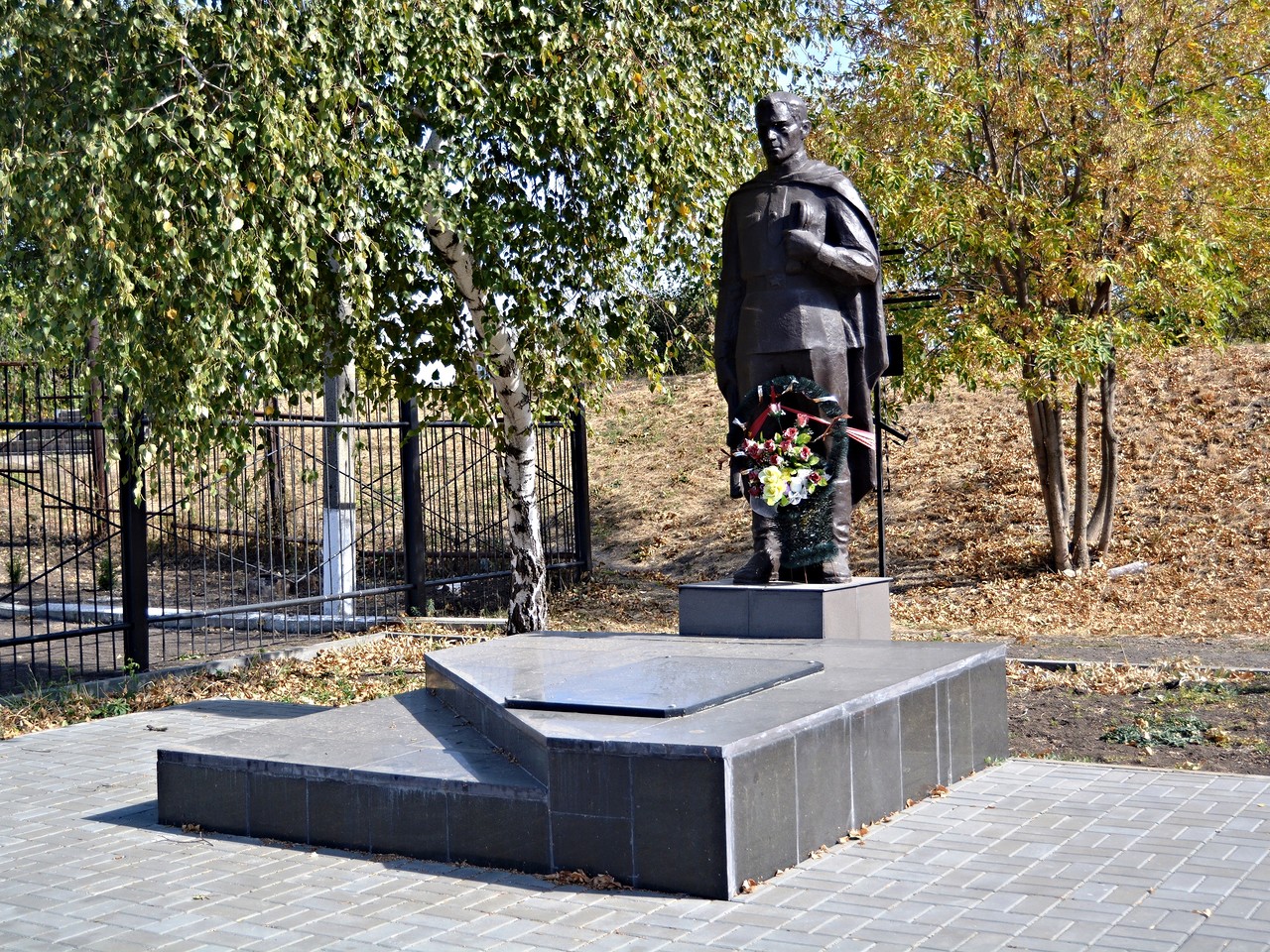 Памятник солдату в городе Шахты