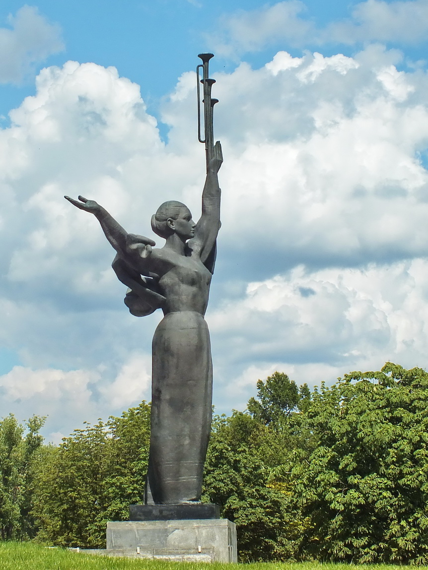 Скульптура «Родина-мать» - Минск
