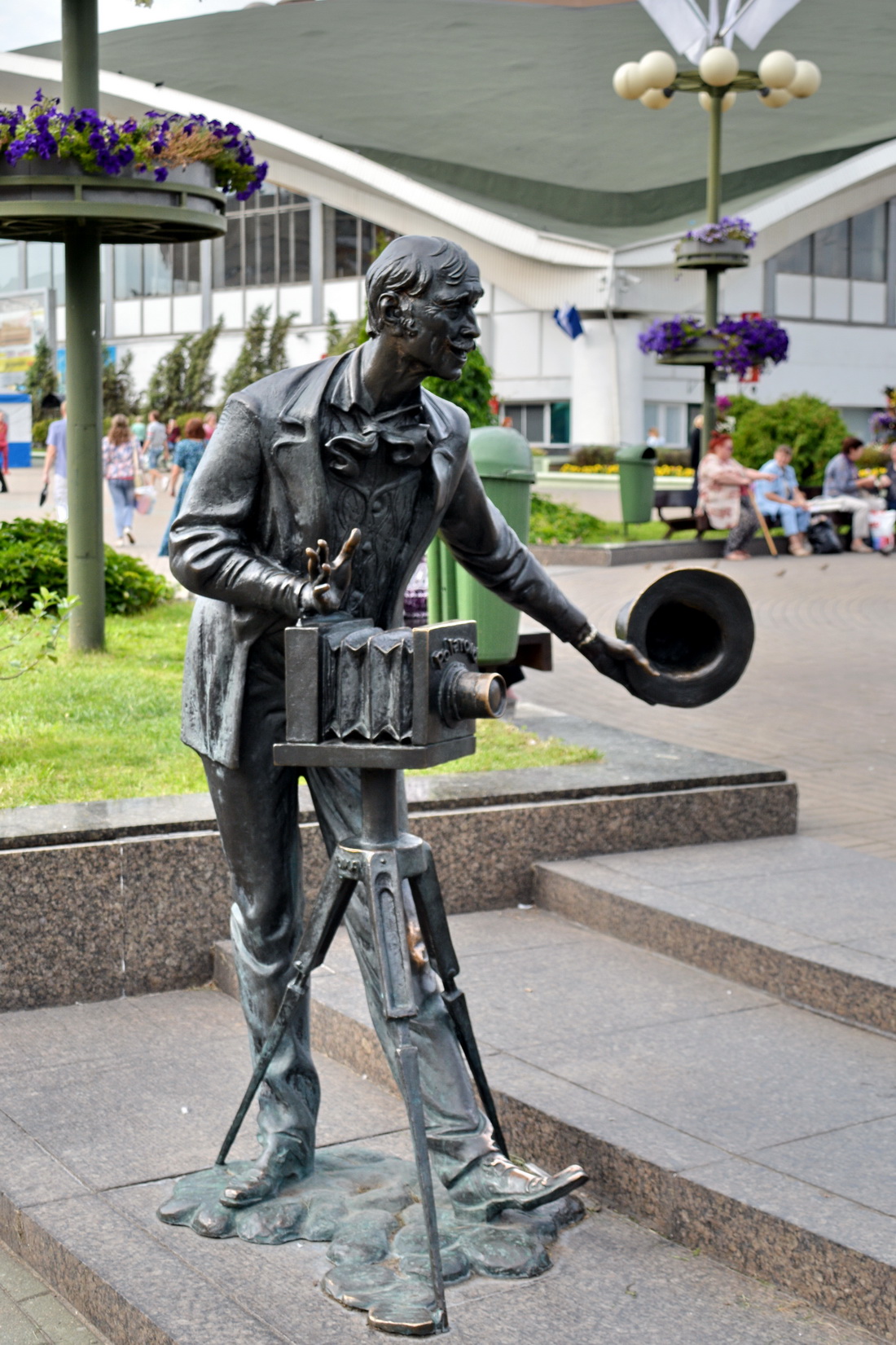 Sculpture "Photographer" by Vladimir Zhbanov Minsk