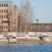 Красиво оформленный спуск к воде в городе Москва