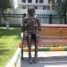 Памятник девушке с книжкой в городе Москва