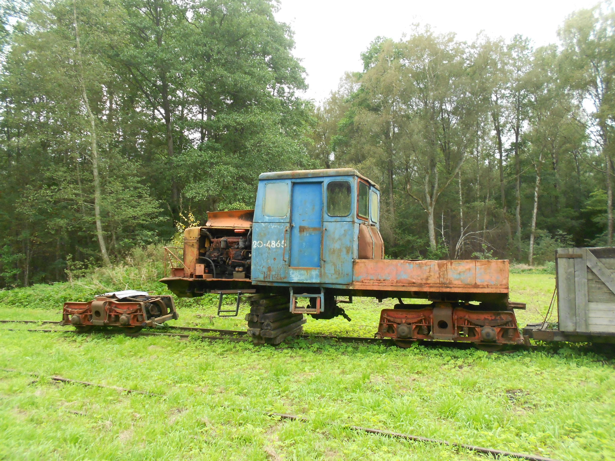 narrow-gauge-railroad-yard-k-dra