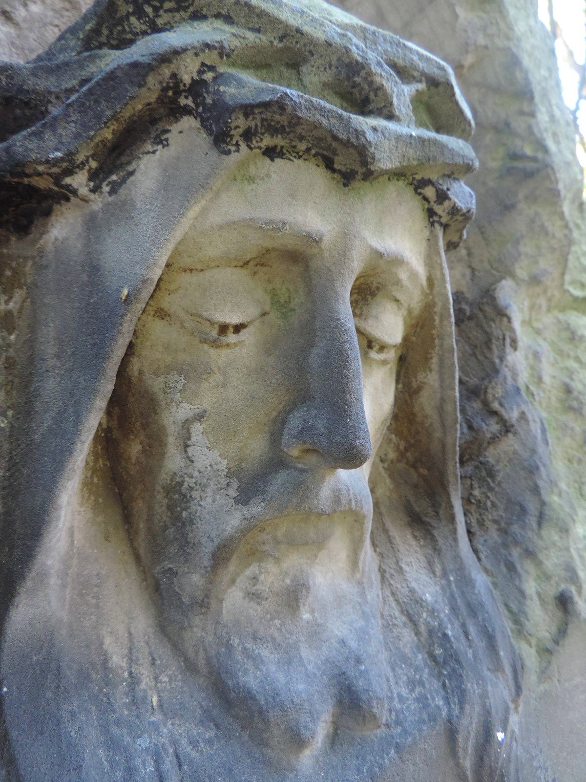 Ancient Family Tomb: Death Door Or Gateway To The Past? - axc1e1q