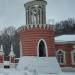 Кирпичная башня в городе Москва