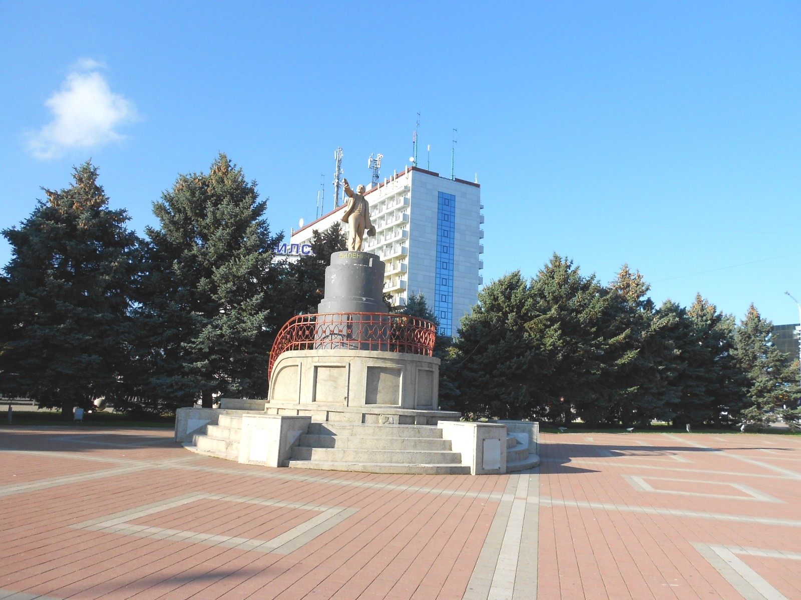 Памятник Ленина город Армавир