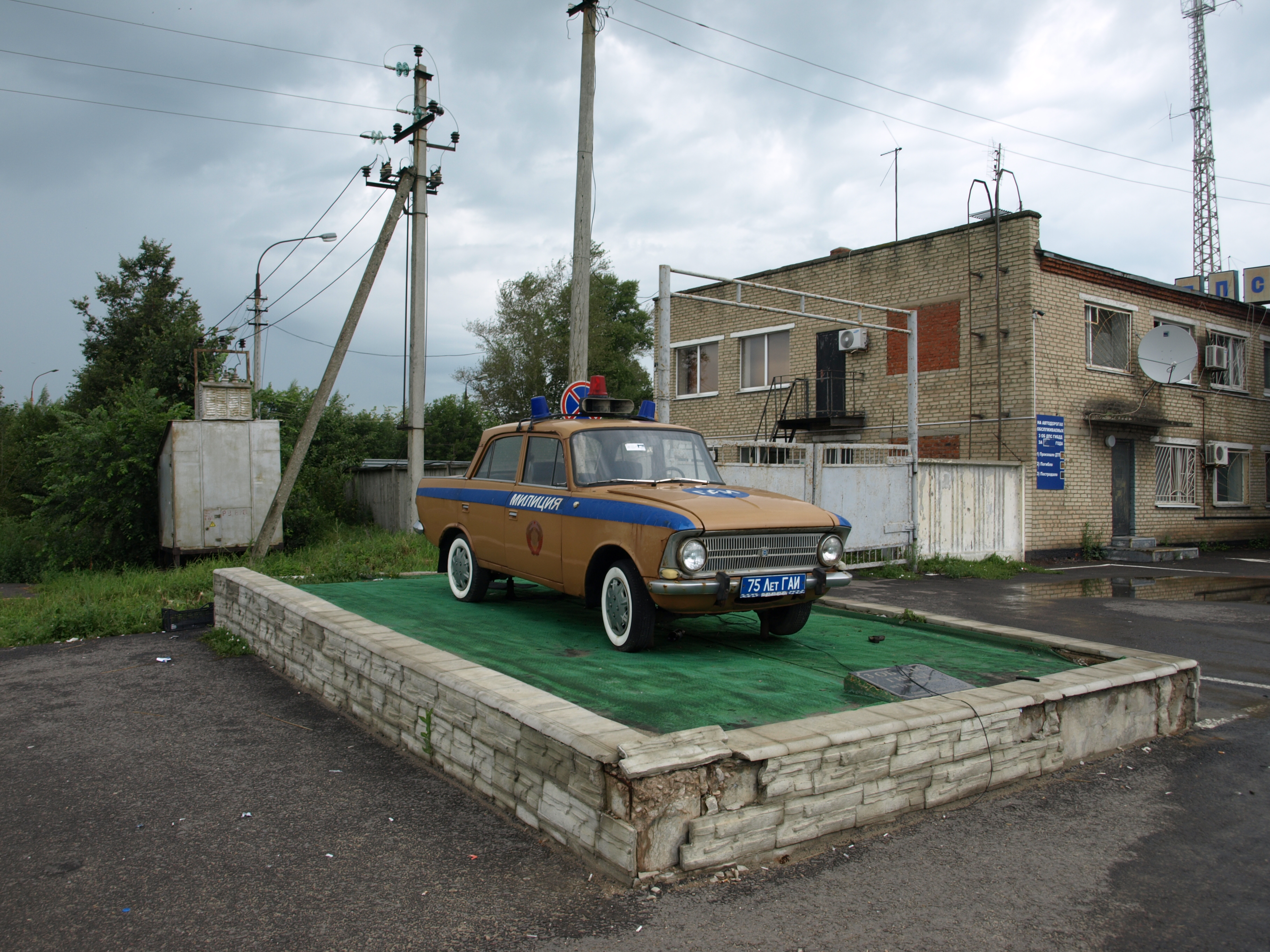 Памятники автомобили ГАИ