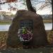 Памятный знак на месте дома, в котором жила Клавдия Назарова в городе Остров