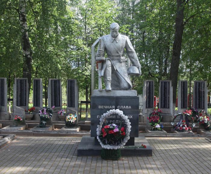 Памятник на братском кладбище   Пустошка image 2
