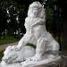Скульптура Льва с бородавочником в городе Брянск