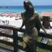 Estátua da atriz Flávia Alessandra na Arraial do Cabo  city