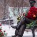 Памятник советскому конструктору С. П. Королеву и первому космонавту Ю. А. Гагарину
