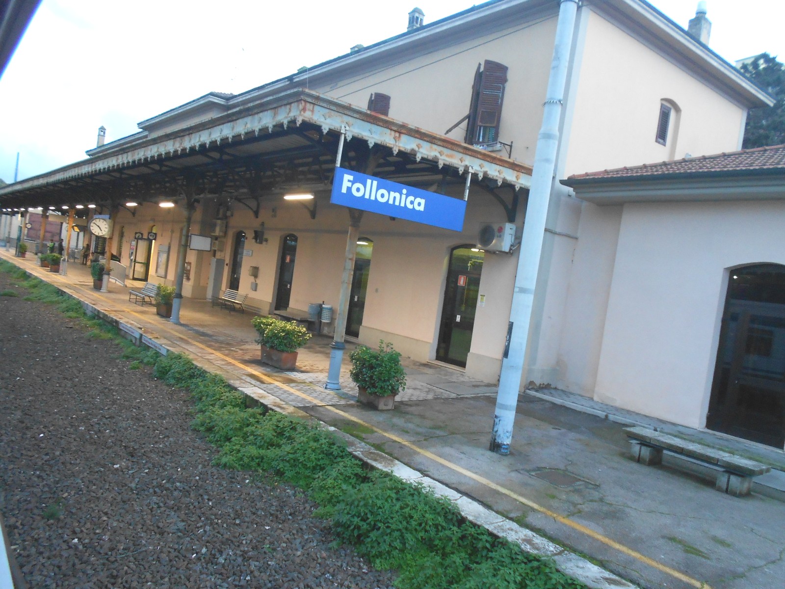 Stazione ferroviaria di Follonica Stazione ferroviaria di Follonica