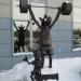 Скульптура «Волк и заяц» в городе Екатеринбург