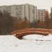 Декоративный деревянный пешеходный мост в городе Москва