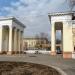 Колоннада центрального входа в парк им. Глобы в городе Днепр