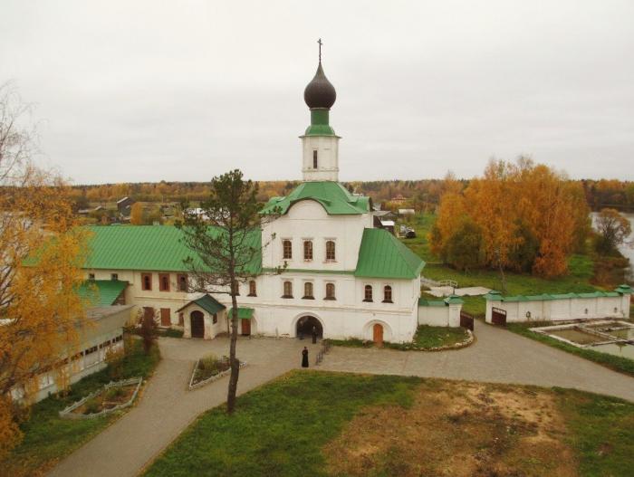 Надвратная Церковь Сергия Радонежского