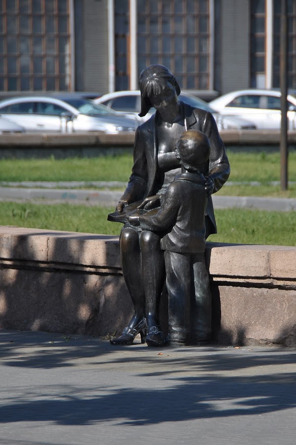 Sculpture "Mother and Son" - Chelyabinsk