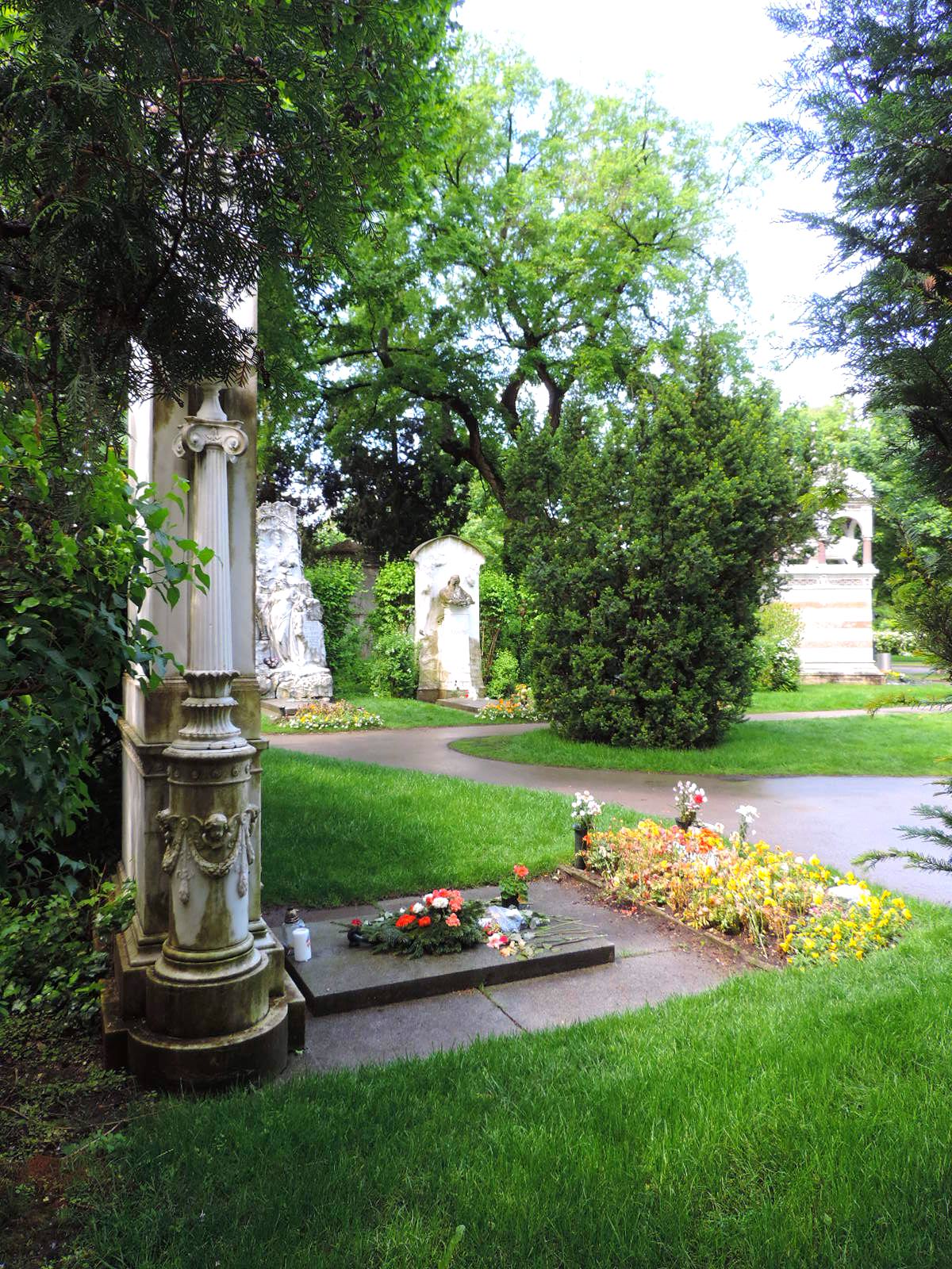 The grave of Franz Schubert - Vienna