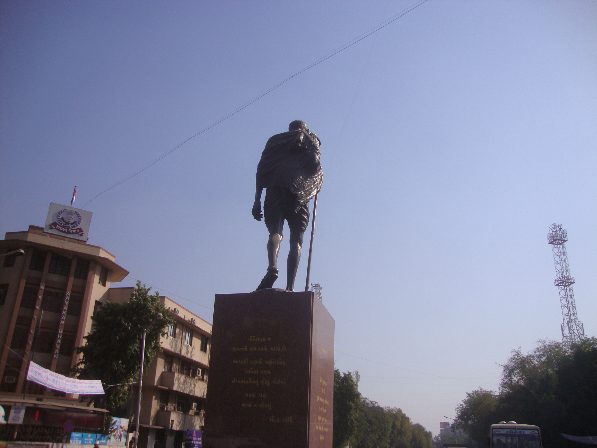 mahatma-gandhi-statue-circle-near-income-tax-office-ahmedabad