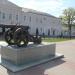Копия французской пушки армии Наполеона на постаменте в городе Малоярославец