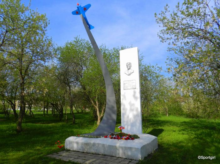 Памятник Герою Советского Союза Оборину А.В. памятник, монумент image 0