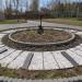 Клумба с декоративной гитарой (ru) in Sergiyev Posad city
