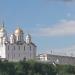 Лужайка с прекрасным видом на окрестности города в городе Владимир