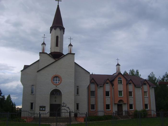 Католический храм Воздвижения, Островец