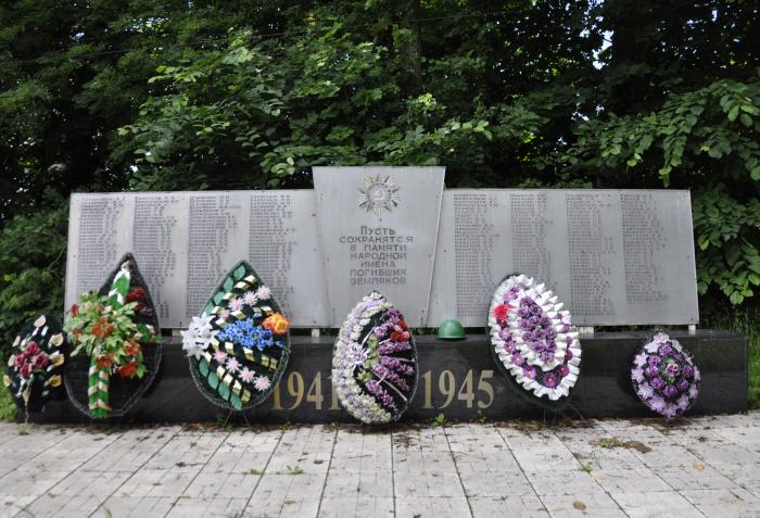 Памятный знак землякам, погибшим на фронтах Великой Отечественной войны   Усвяты image 0