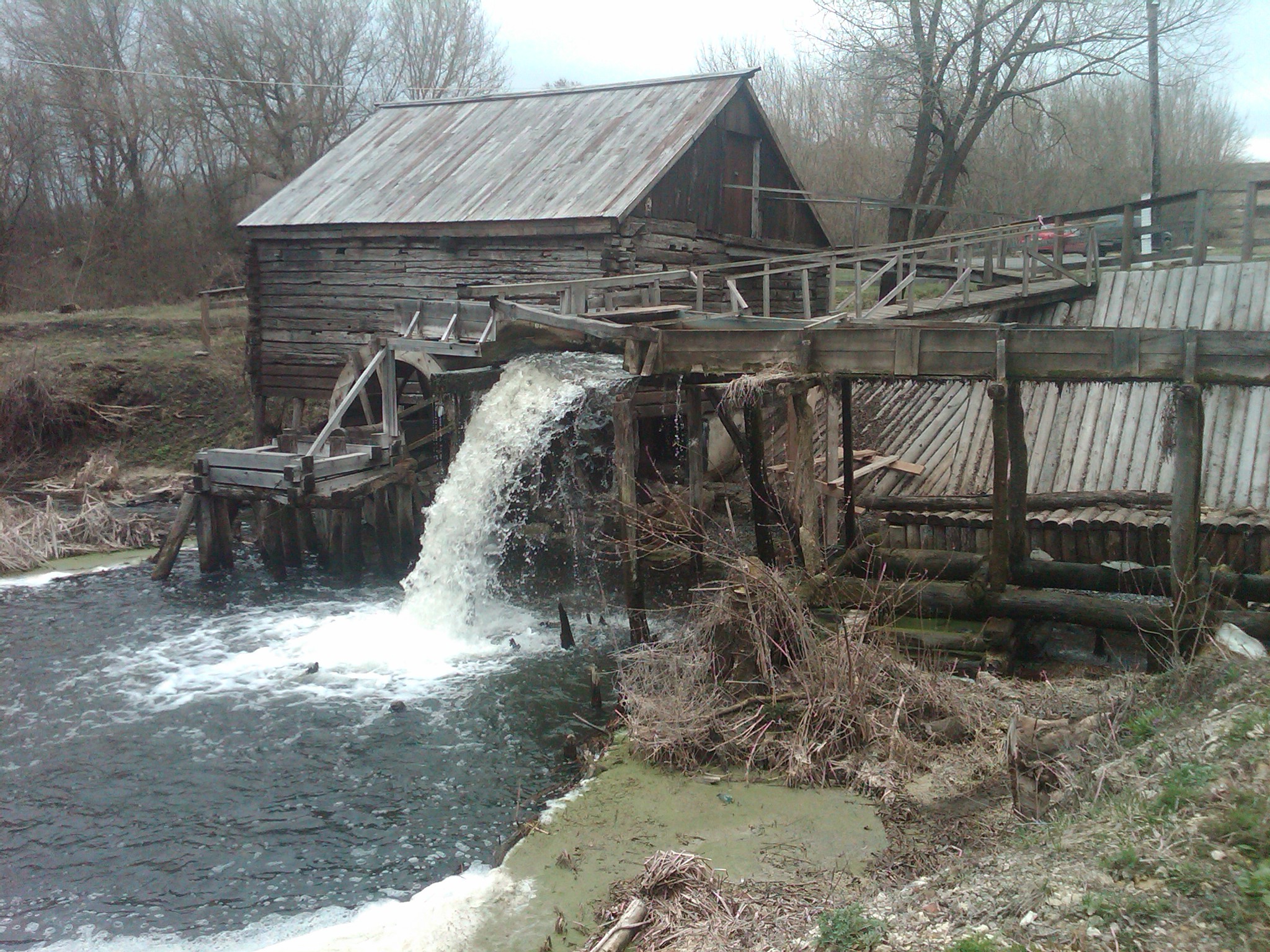 мельница на реке