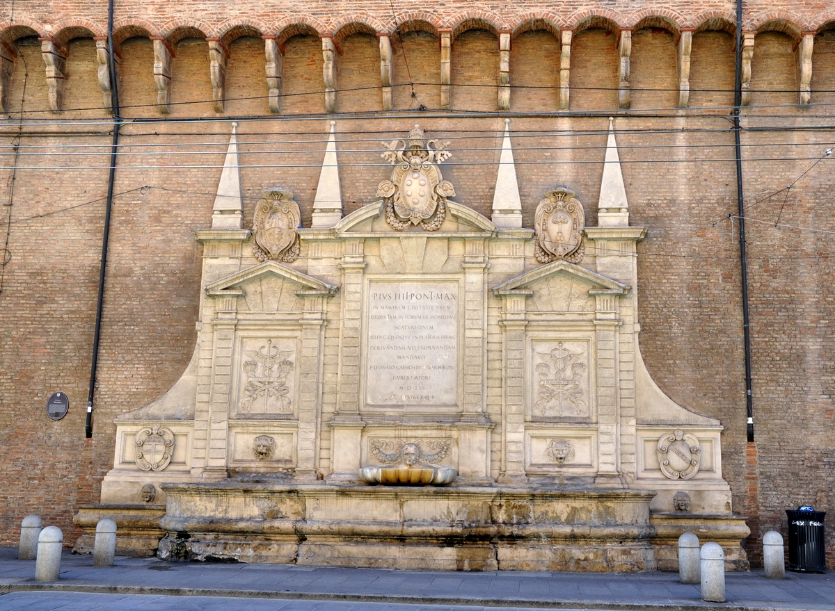 fontana vecchia XVI sec Bologna