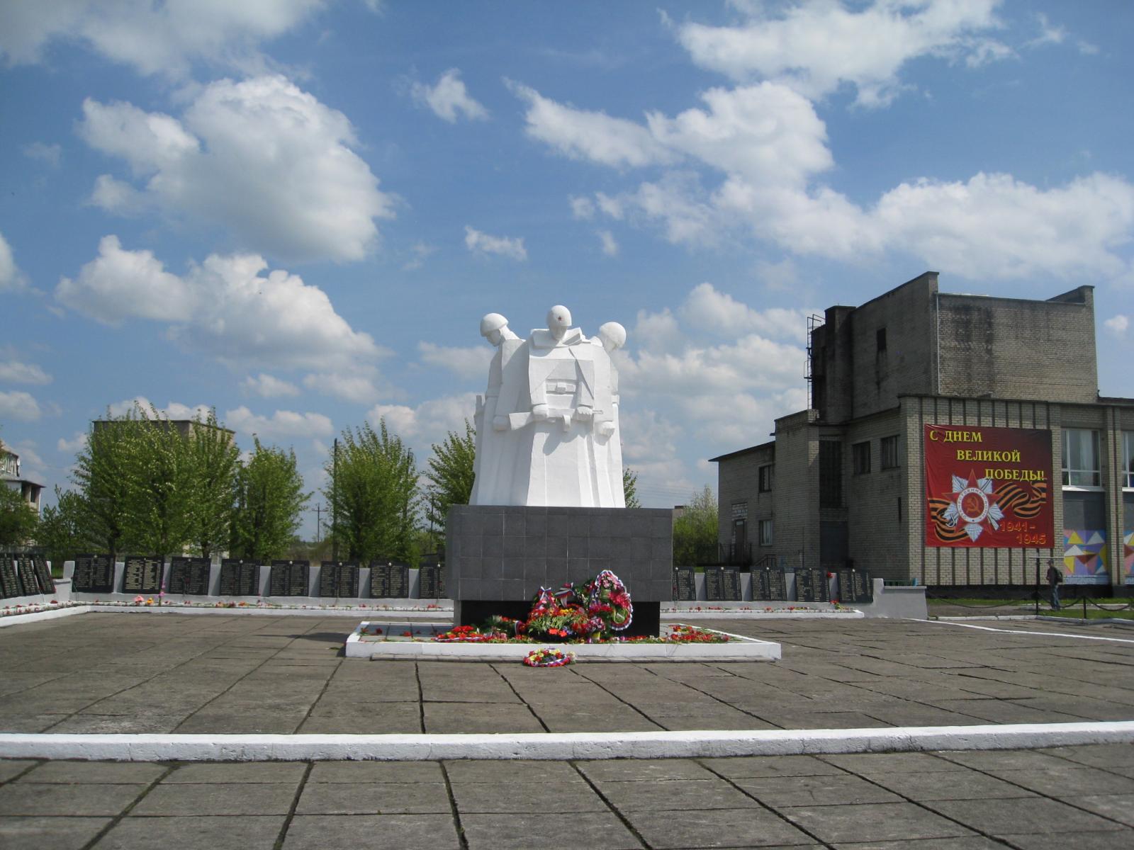 Памятник погибшим воинам в 1945 году - Нивенское