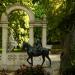 Monumento a los escritores utreranos Joaquín y Serafín Álvarez Quintero en la ciudad de Madrid