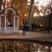 Monumento a los escritores utreranos Joaquín y Serafín Álvarez Quintero en la ciudad de Madrid